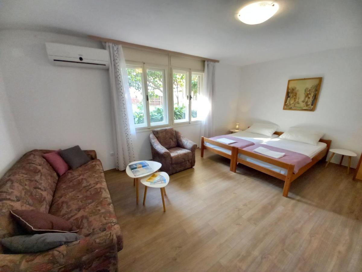 Apartments Lungo Pula Bagian luar foto
